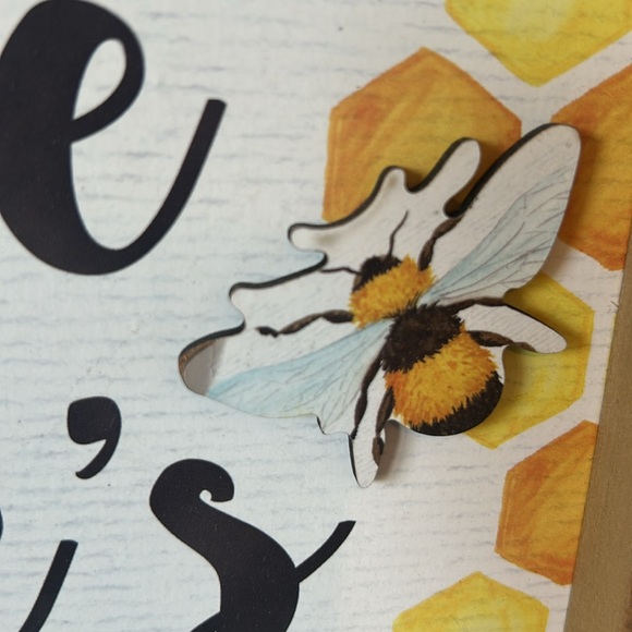 ‘Bee’ decor. “You’re the bee’s knees”. - Picture 4 of 7